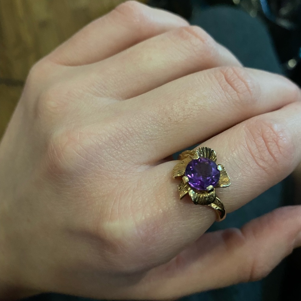 Vintage 14K Gold Amethyst Floral Ring - Picture 2 of 4